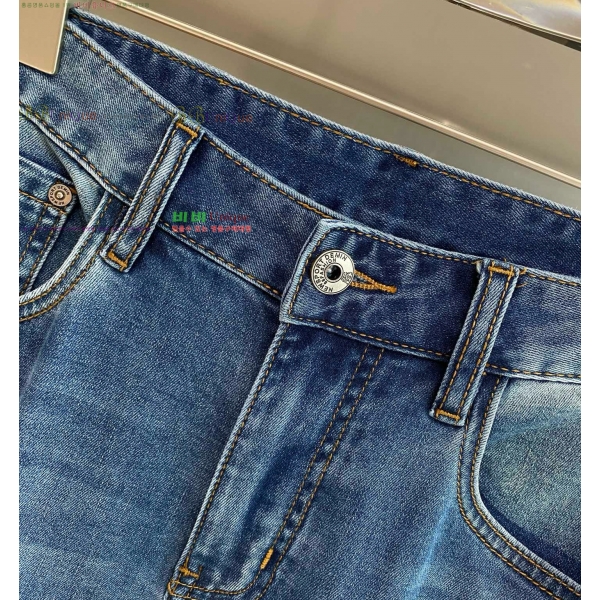   û GV8925040