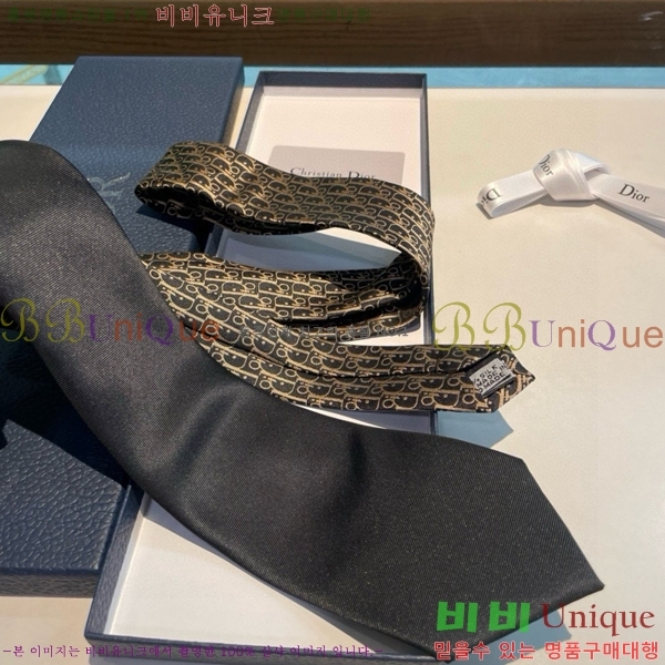 # ̷ Ÿ DOI5892-4