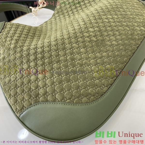 # B   834981-700