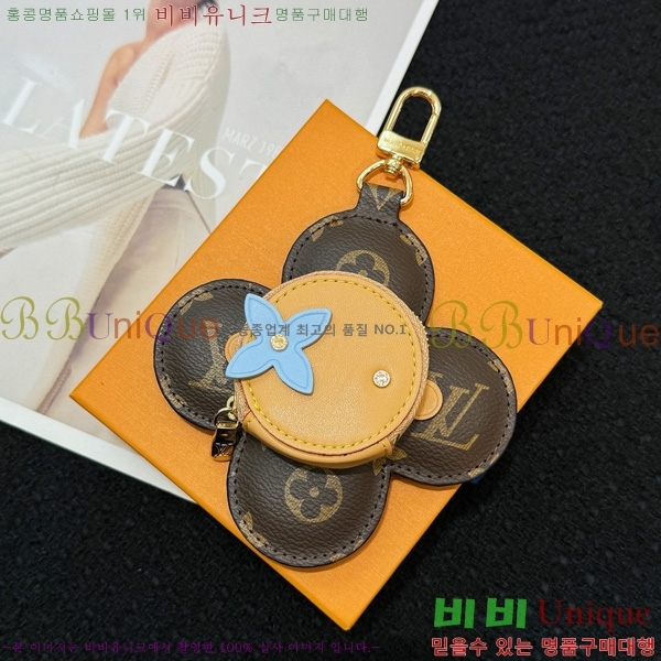 #̺     M82686-102