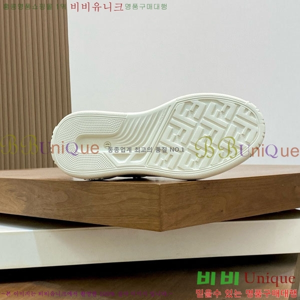   Ŀ F06902211-3