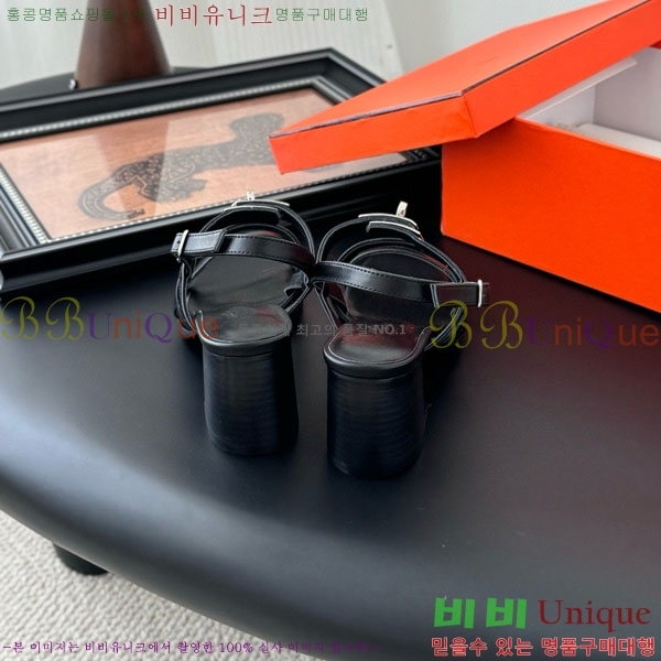 ޽  H526833