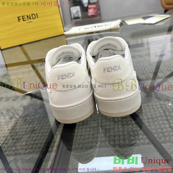   Ŀ F06902213-1