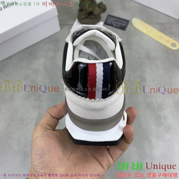   Ŀ T74811932-3