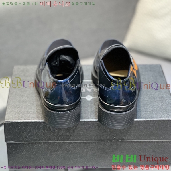    P571867-8