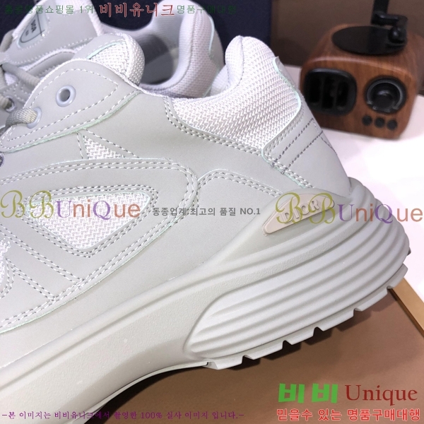   Ŀ DR974918-7