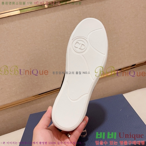   Ŀ DR974919-4