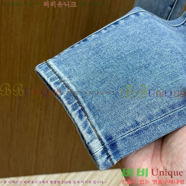   û D2561825
