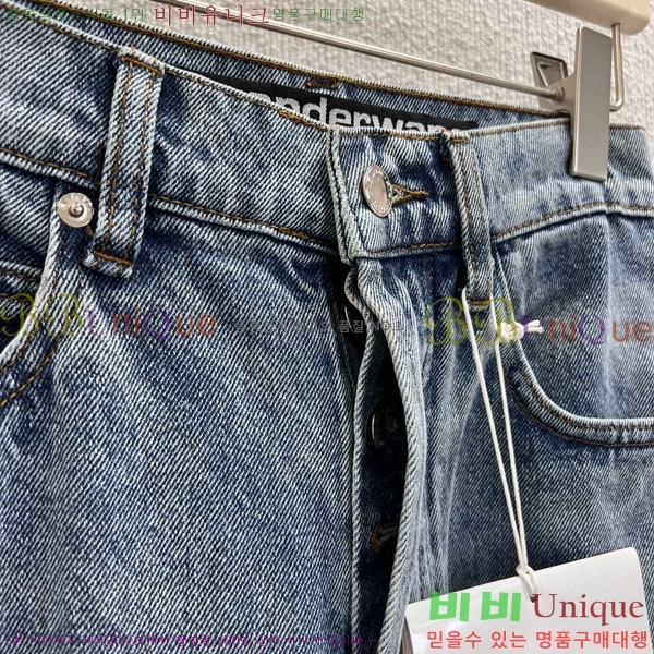  ˷    AW658568-2
