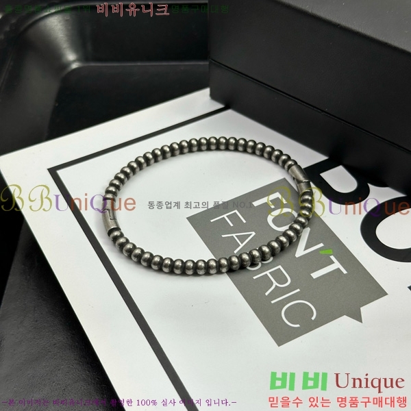 Ưũ  53366173