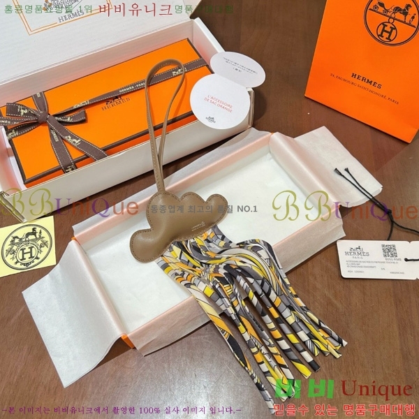 ޽  HE4523805-1