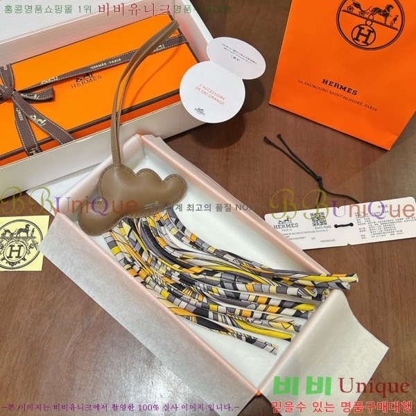 ޽  HE4523805-1