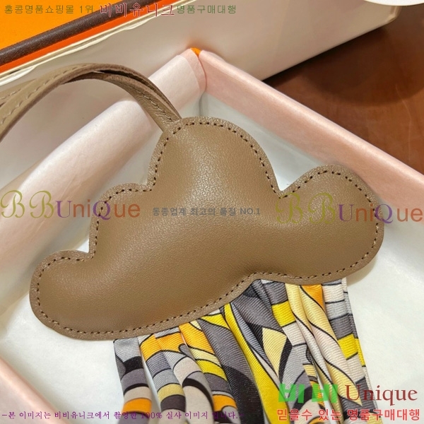 ޽  HE4523805-1