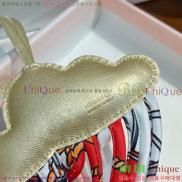 ޽  HE4523805-3