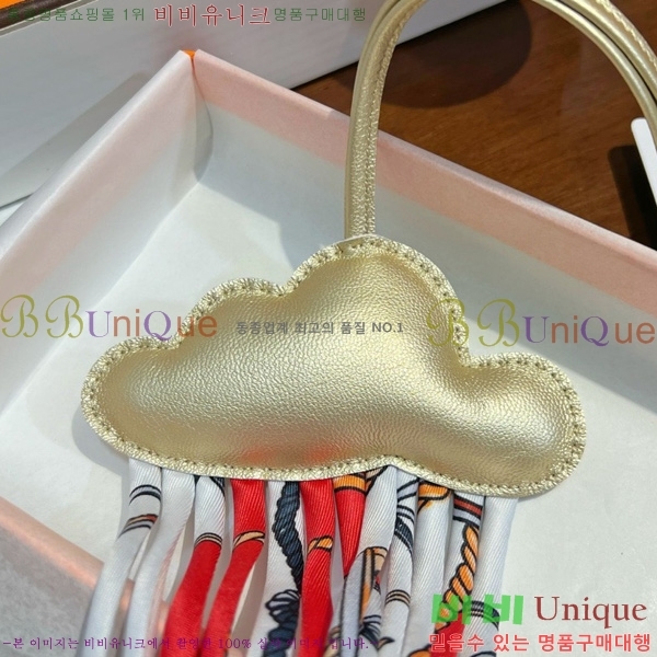 ޽  HE4523805-3