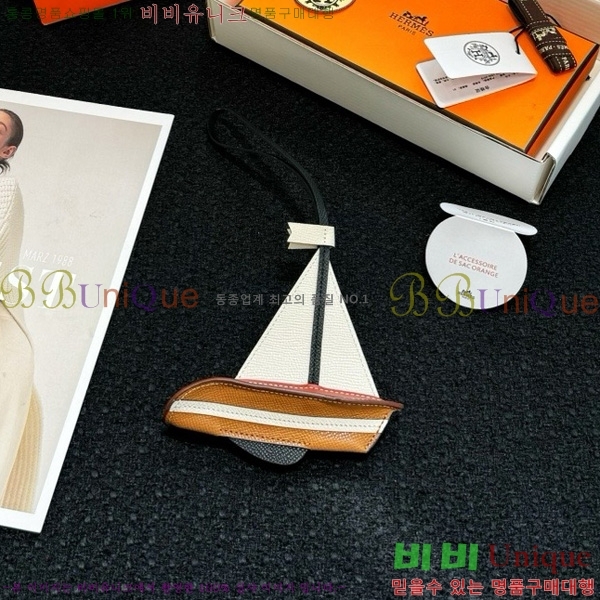 ޽  HE4523807-1