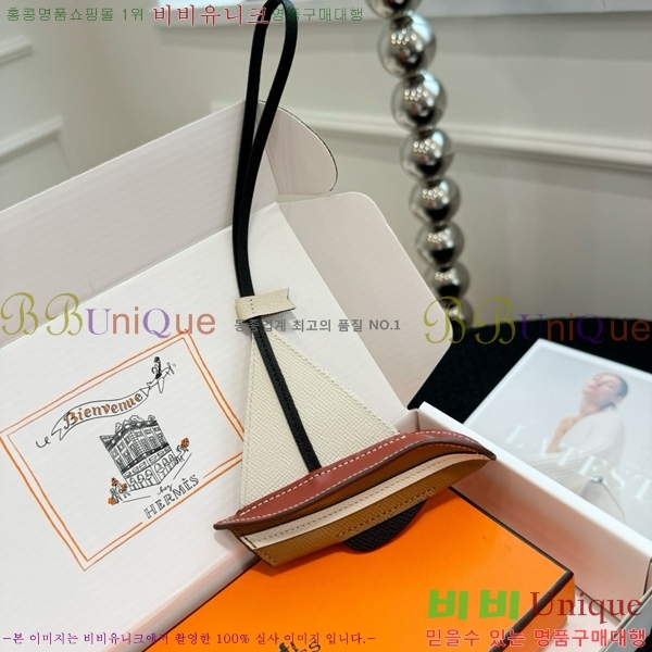 ޽  HE4523807-1