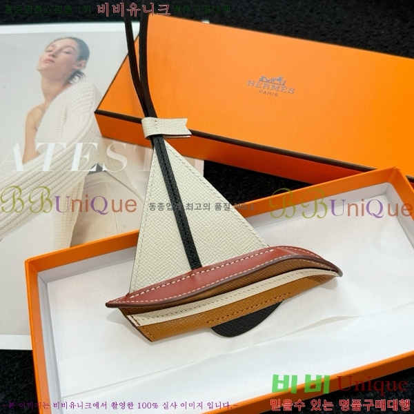 ޽  HE4523807-1