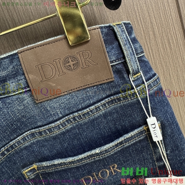   û D2464789