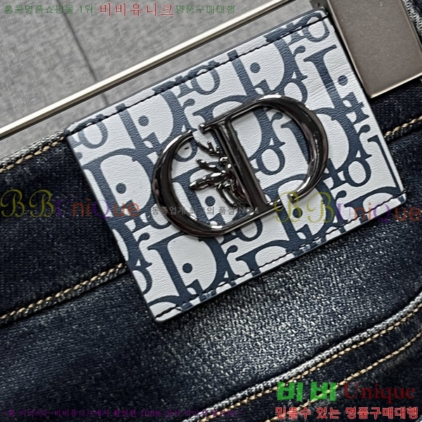  û D2464789