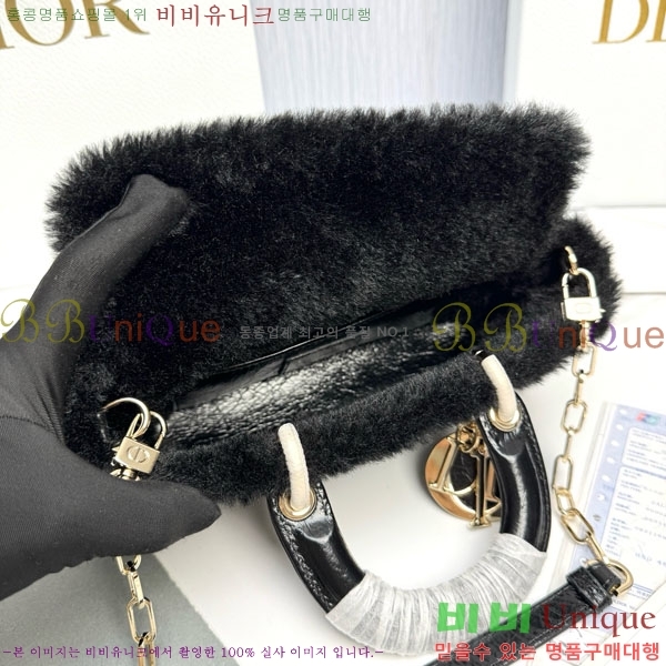 # ̵  ̹  M0613-2001