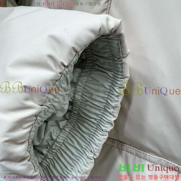 ���� ���ڷ� ��ġ�ڸ� �� �ٿ� �е� BC3230880-2