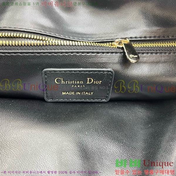 # Cannage Quilted Ʈ M8633520-101