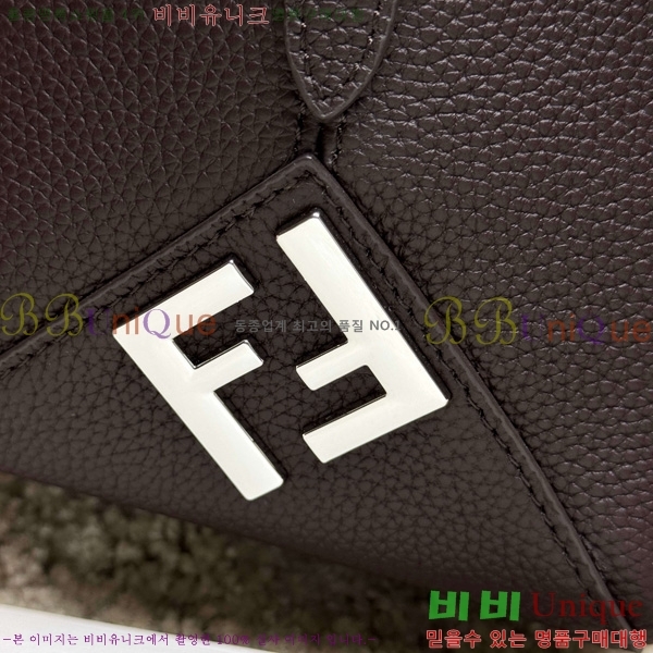 #  ΰ     7VA667-101