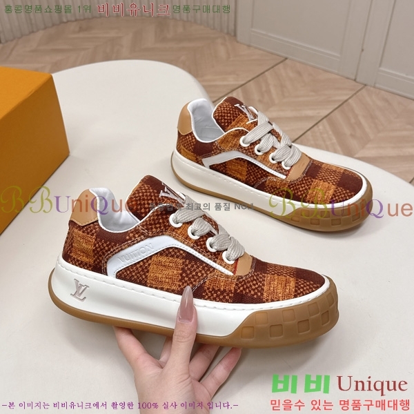 �������� ���̺��� Tilted Sneaker ����Ŀ�� LV402282-6