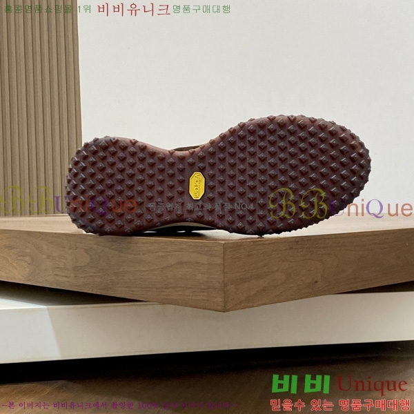 ���� ��**�� ����Ŀ�� M1022490-8
